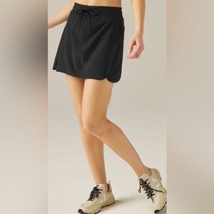 BEYOND YOGA Stretch Woven In Stride Lined Skort EUC